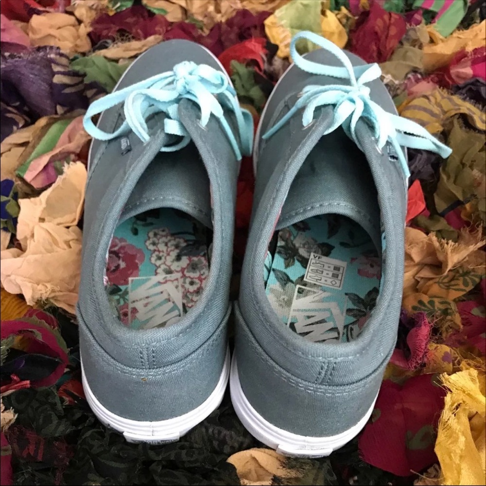 Vans - Picture 2 of 2